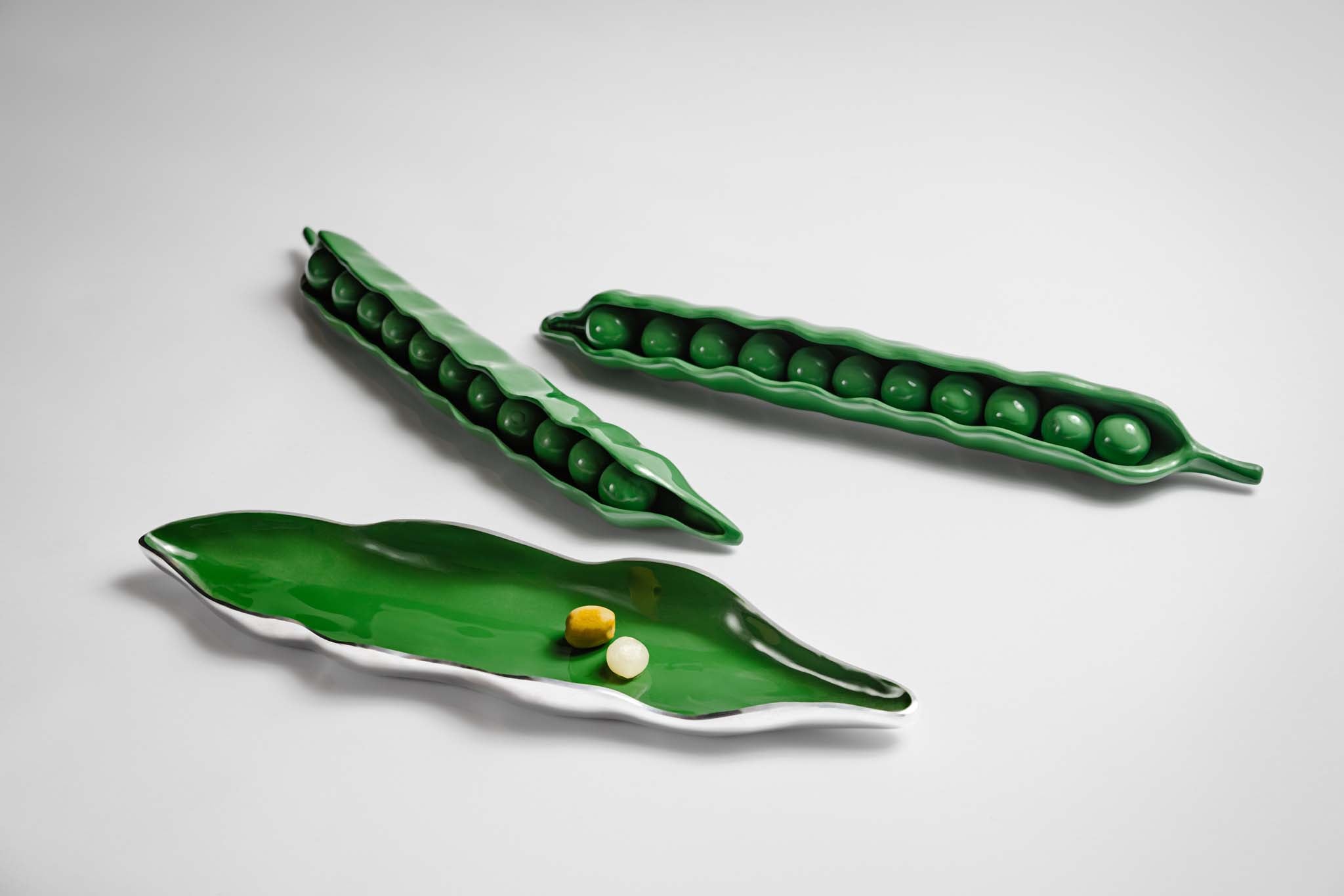 Peas in a Pod デコパージュ　プレート Peas in a Pod Sculpture - Nima Oberoi Lunares – Nima Oberoi Lunares